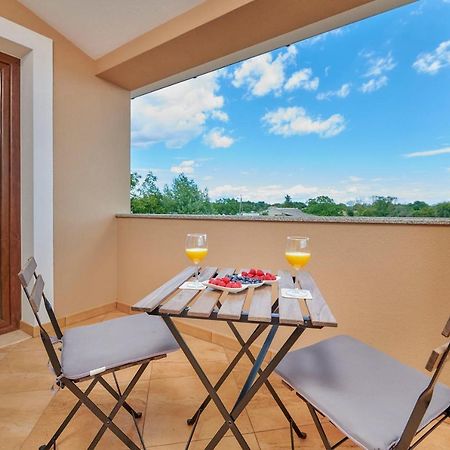 Villa Bartona For 8 Persons With Private Swimmingpool Pula Exterior photo