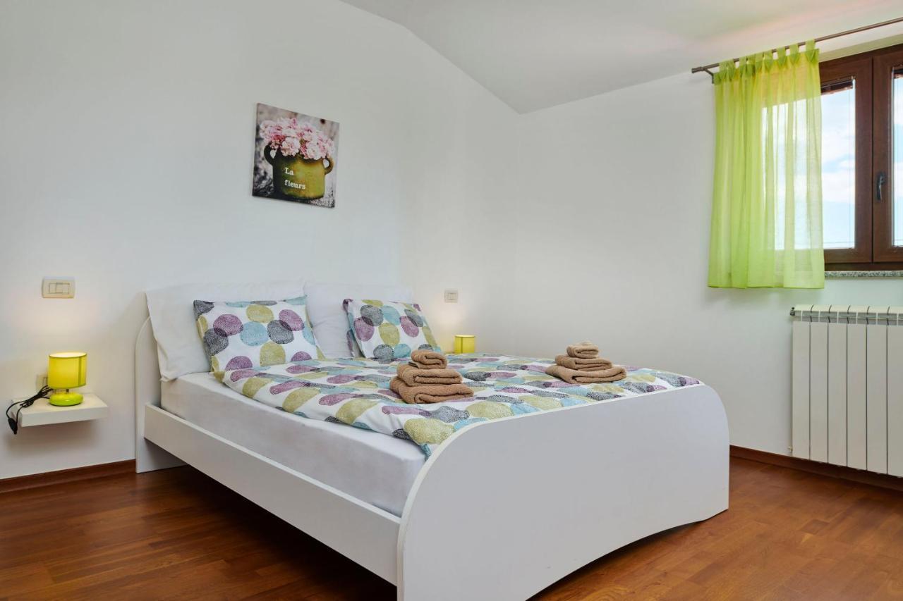 Villa Bartona For 8 Persons With Private Swimmingpool Pula Exterior photo