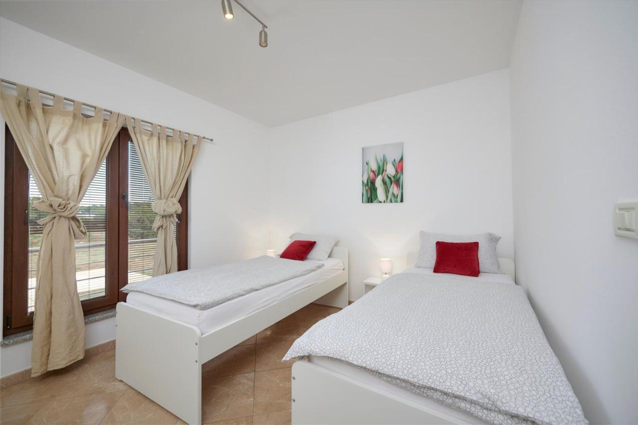 Villa Bartona For 8 Persons With Private Swimmingpool Pula Exterior photo