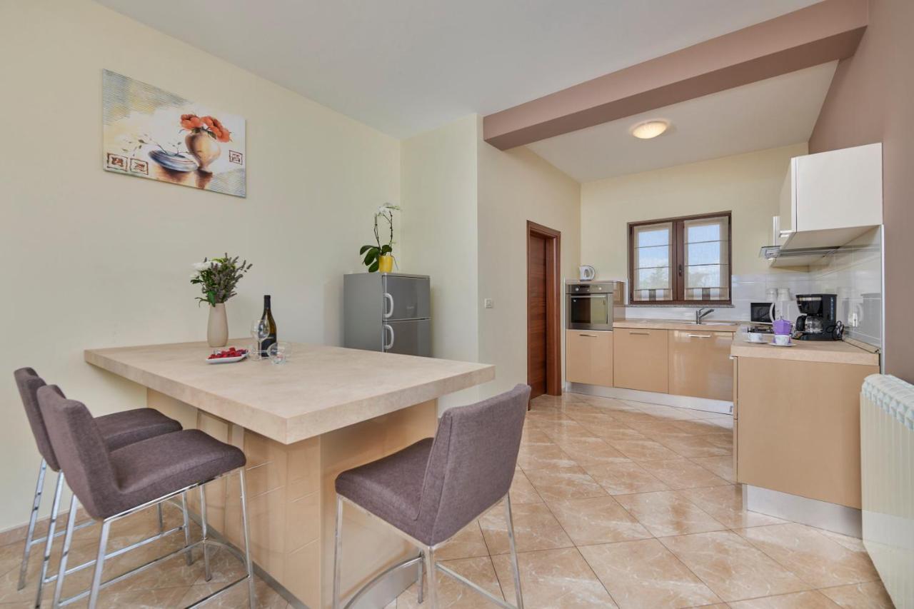 Villa Bartona For 8 Persons With Private Swimmingpool Pula Exterior photo