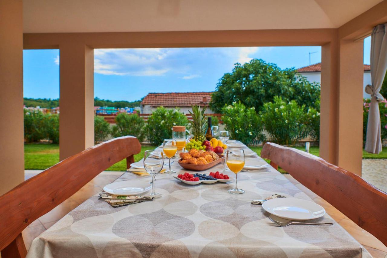 Villa Bartona For 8 Persons With Private Swimmingpool Pula Exterior photo
