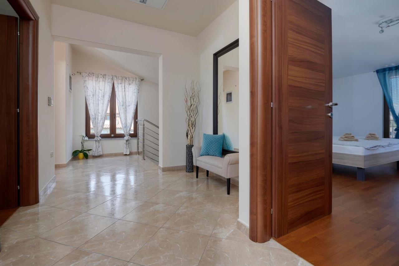 Villa Bartona For 8 Persons With Private Swimmingpool Pula Exterior photo
