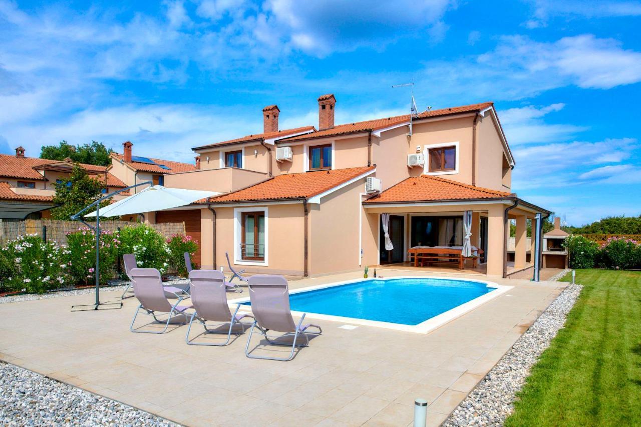 Villa Bartona For 8 Persons With Private Swimmingpool Pula Exterior photo
