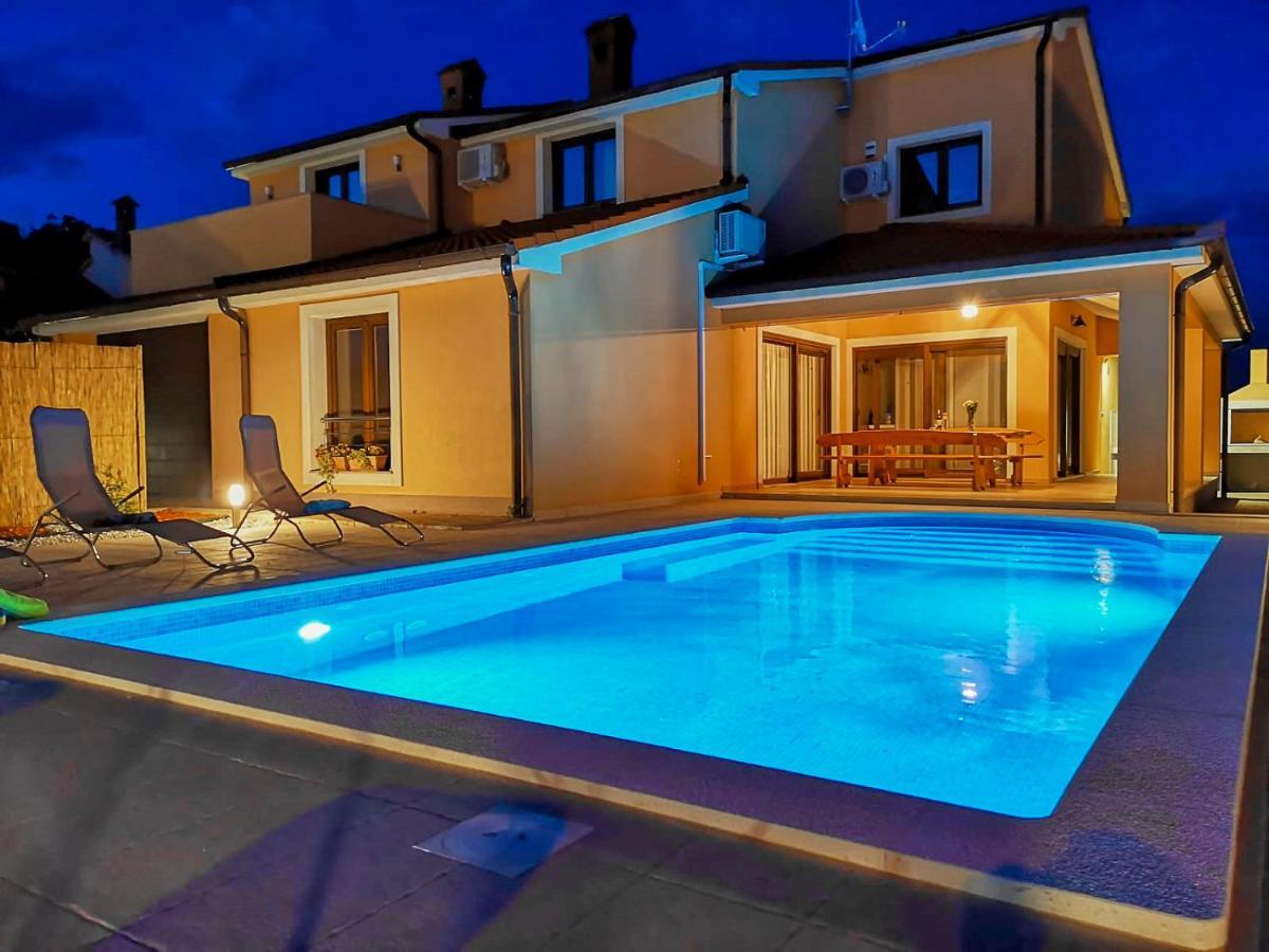 Villa Bartona For 8 Persons With Private Swimmingpool Pula Exterior photo