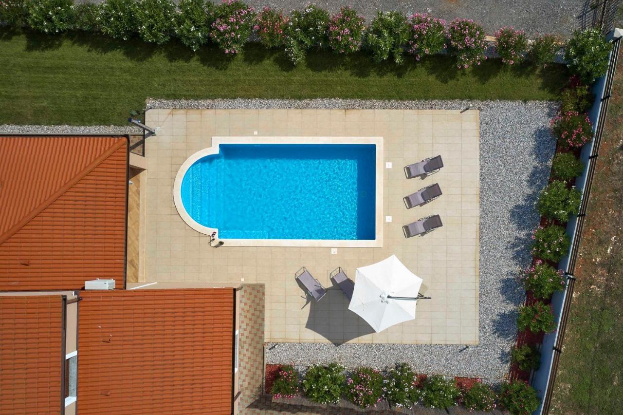 Villa Bartona For 8 Persons With Private Swimmingpool Pula Exterior photo