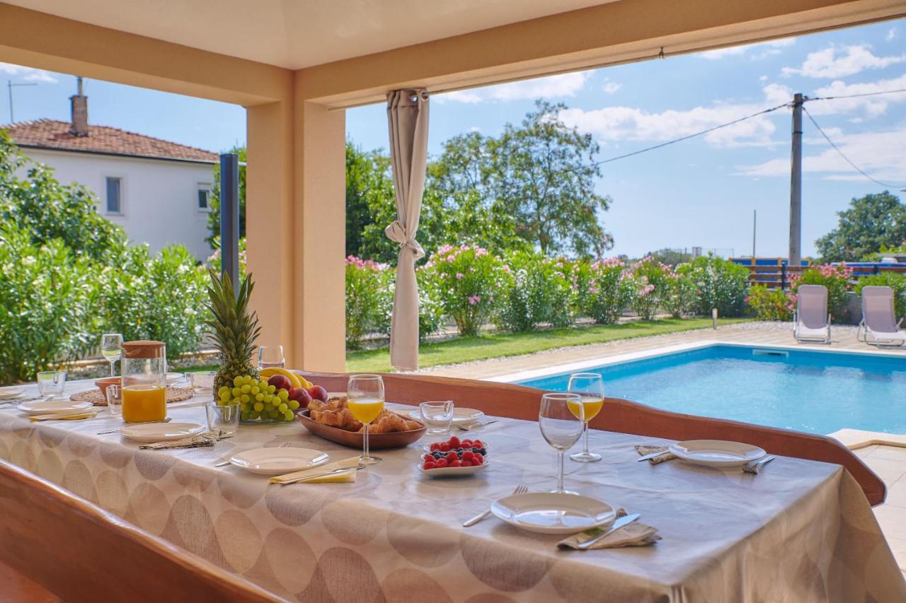 Villa Bartona For 8 Persons With Private Swimmingpool Pula Exterior photo