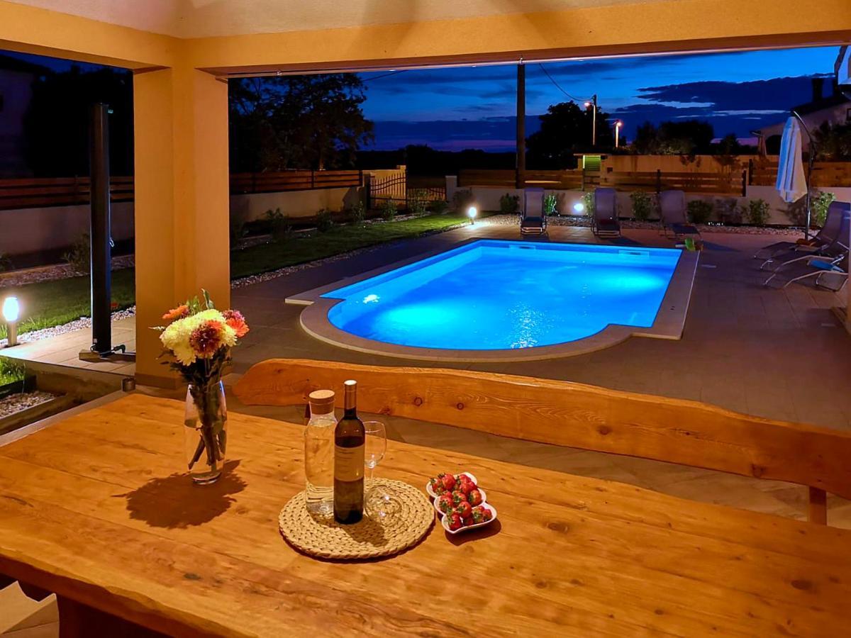 Villa Bartona For 8 Persons With Private Swimmingpool Pula Exterior photo